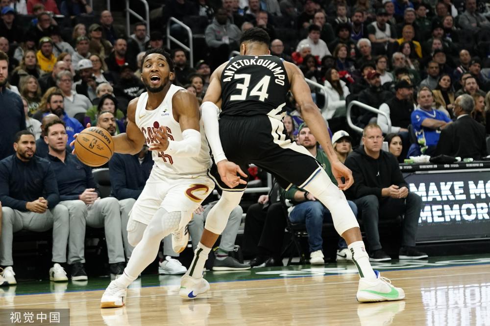 一名后卫意 一名后卫意